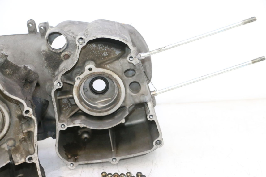 photo de CARTER MOTORE INFERIORE YAMAHA YP MAJESTY 125 (1998 - 2001) - Panoramica del profilo