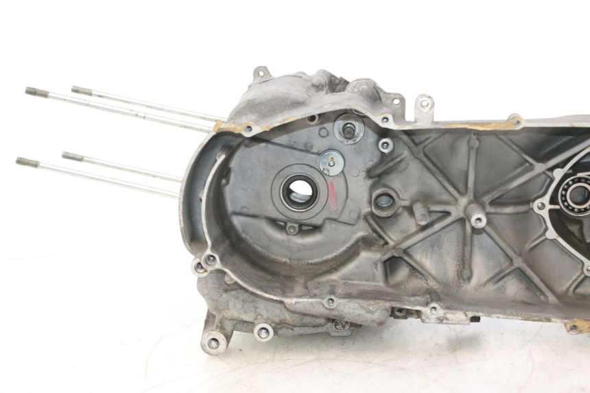 photo de CARTER MOTORE INFERIORE YAMAHA YP MAJESTY 125 (1998 - 2001) - Dettagli dei punti di fissaggio