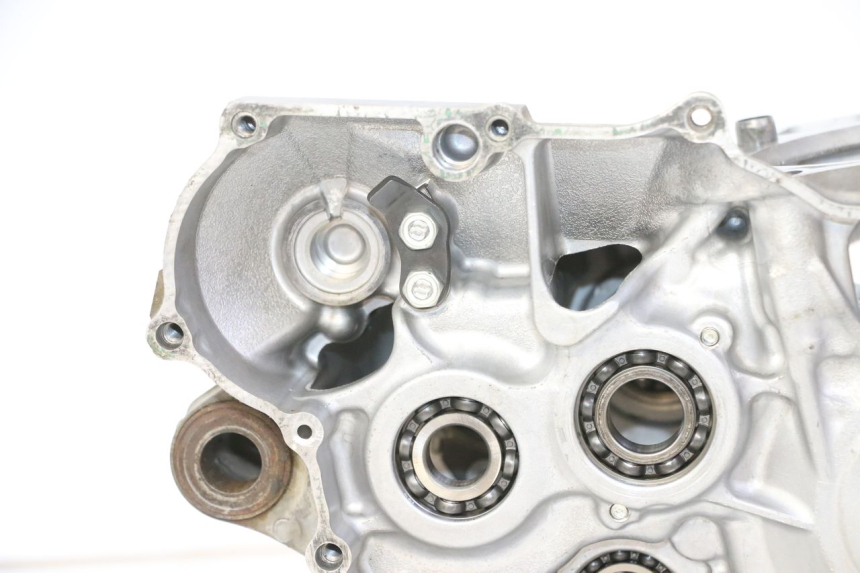 photo de CARTER MOTORE YAMAHA YZ-F YZF 250 (2014 - 2018) - Dettagli dei punti di fissaggio