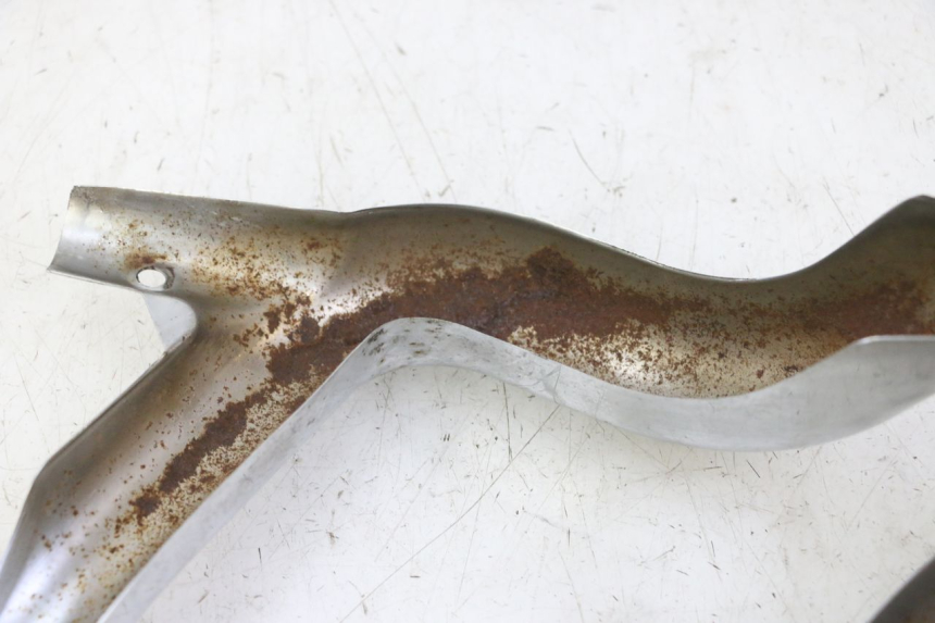 photo de COPERCHIO DI SCARICO HYOSUNG GV AQUILA 125 (2000 - 2009) - Altra angolazione