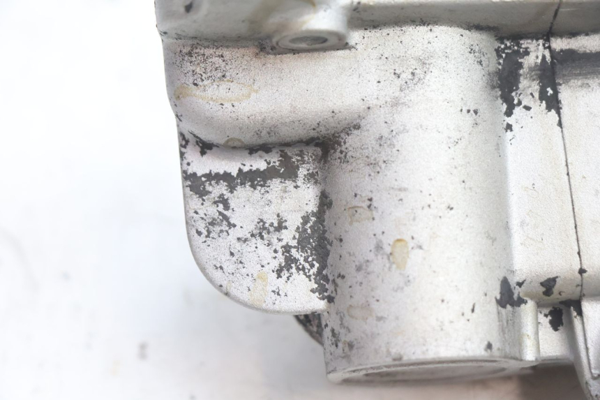 photo de COPERCHIO OLIO PIAGGIO ZIP 4T 50 (2018 - 2020) - Dettagli dei punti di fissaggio