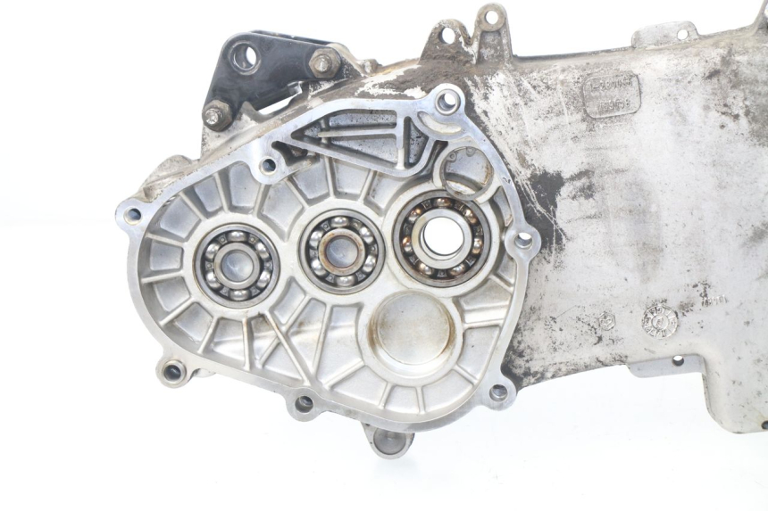 photo de CARTER MOTORE SINISTRO PIAGGIO FLY 125 (2005 - 2012) - Caratteristiche distintive