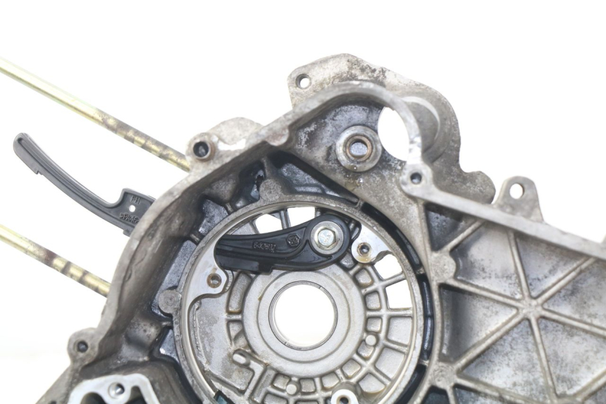 photo de CARTER MOTORE SINISTRO PIAGGIO FLY 125 (2005 - 2012) - Dettagli dei punti di fissaggio