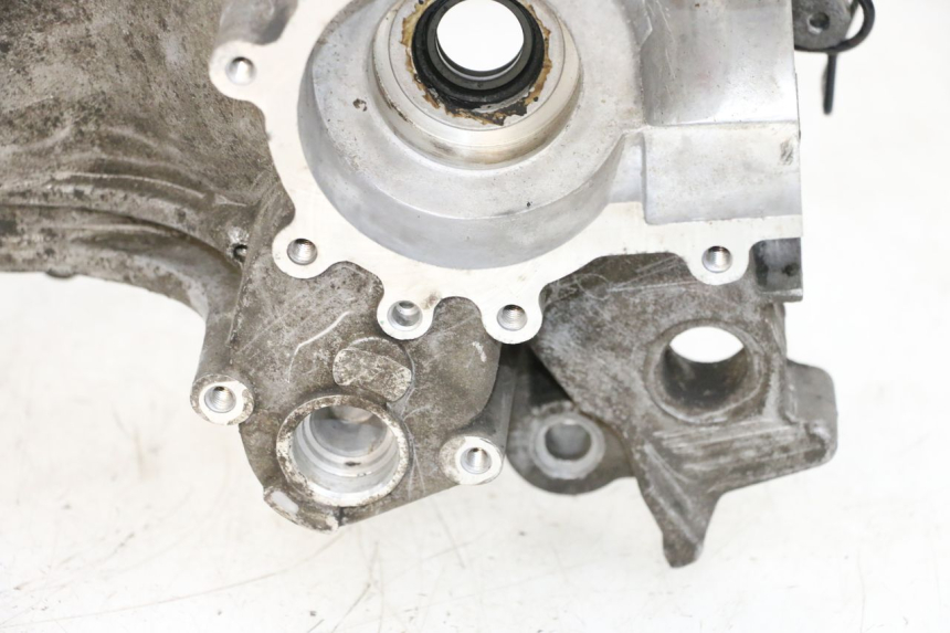 photo de CARTER MOTORE PEUGEOT KISBEE 2T 50 (2010 - 2017) - Stato della superficie e materiale