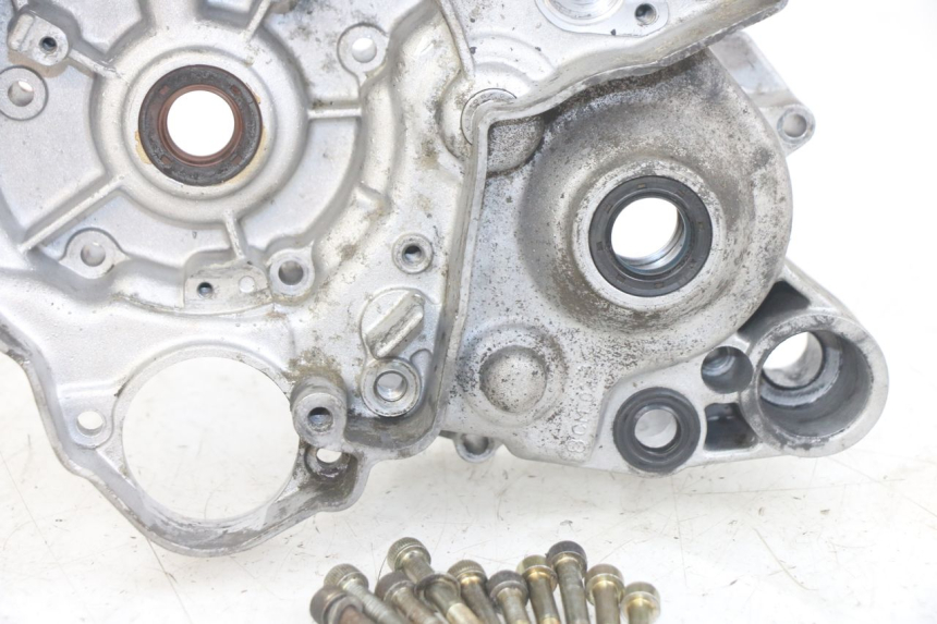 photo de CARTER MOTORE SINISTRO GILERA RK 50 (1996 - 1999) - Caratteristiche distintive