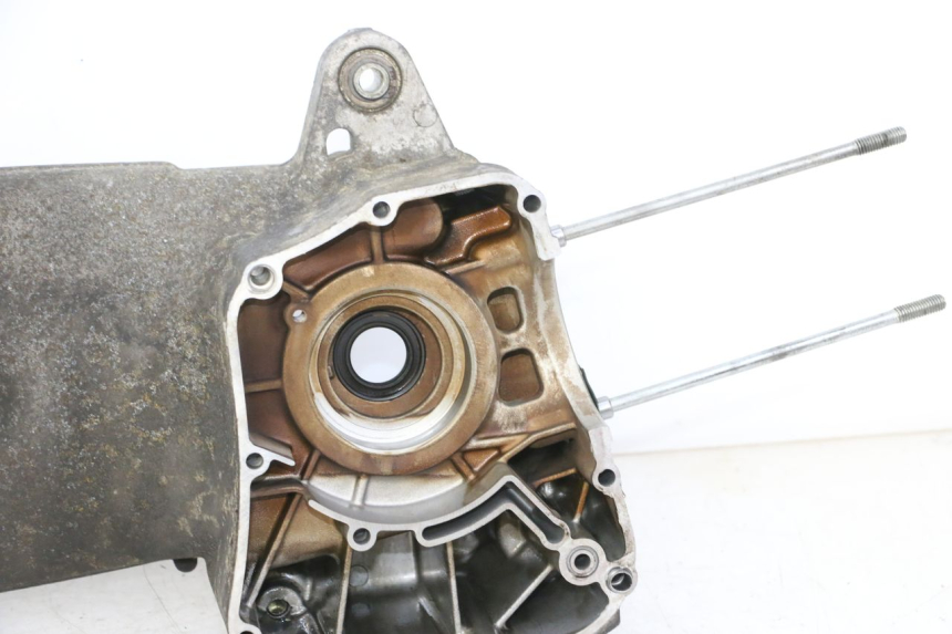 photo de CARTER MOTORE SINISTRO YAMAHA XMAX X-MAX 125 (2006 - 2009) - Caratteristiche distintive