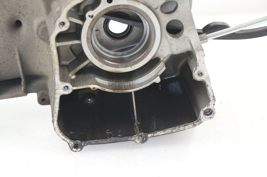 photo de CARTER MOTORE SINISTRO YAMAHA YP MAJESTY 125 (2002 - 2006) - Primo piano tecnico