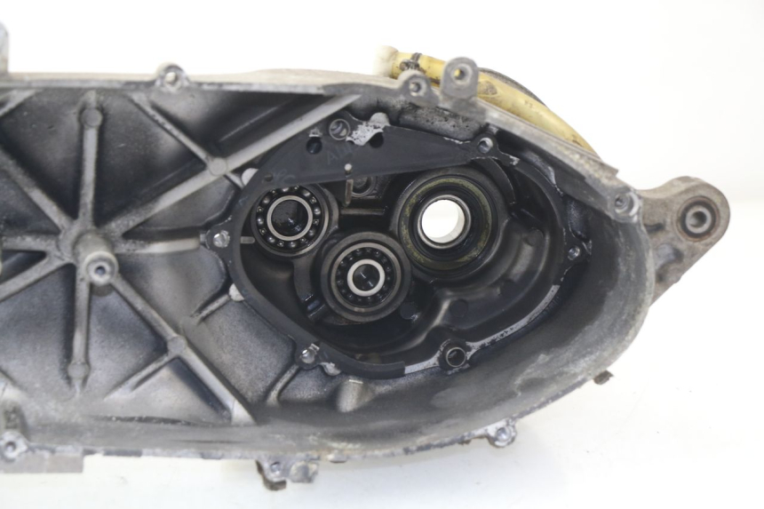 photo de CARTER MOTORE SINISTRO YAMAHA YP MAJESTY 125 (2002 - 2006) - Stato della superficie e materiale