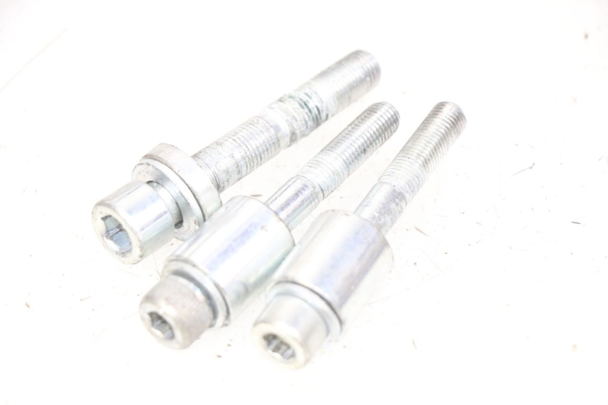 photo de COPERCHIO PROTEZIONE CILINDRO HONDA CB R 1000 (2018 - 2023) - Dettaglio del componente