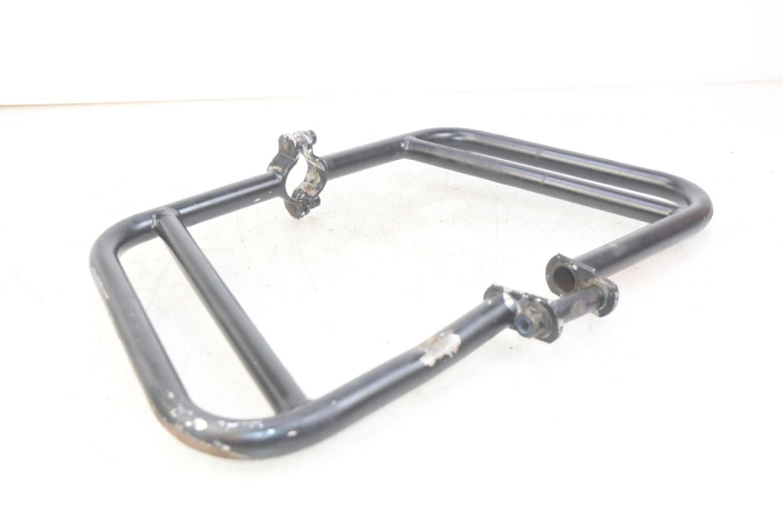 photo de COPERCHIO PROTEZIONE CILINDRO YAMAHA SR 125 (1982 - 2003) - Dettagli dei punti di fissaggio