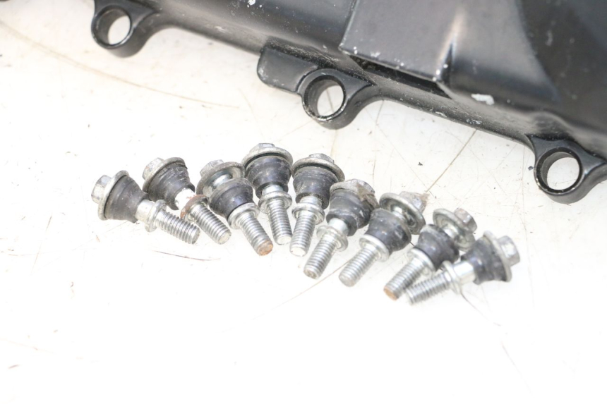 photo de COPERCHIO VARIATORE KYMCO AGILITY 4T 50 (2005 - 2018) - Caratteristiche distintive