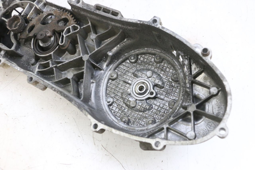 photo de COPERCHIO VARIATORE PIAGGIO FLY 4T 50 (2013 - 2017) - Dettagli dei punti di fissaggio