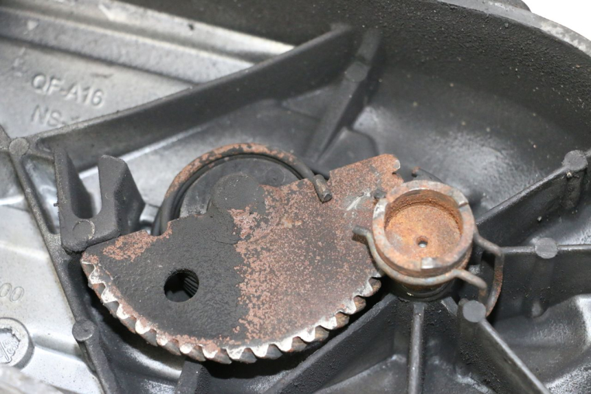 photo de COPERCHIO VARIATORE PEUGEOT KISBEE 2T 50 (2010 - 2017) - Zoom sullo stato d'uso