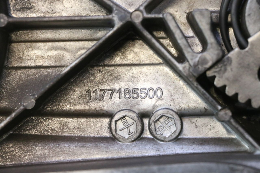 photo de COPERCHIO VARIATORE PEUGEOT KISBEE 2T 50 (2010 - 2017) - Caratteristiche distintive