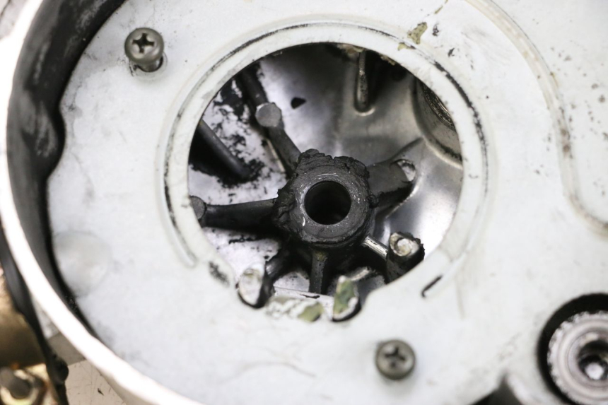 photo de COPERCHIO VARIATORE PEUGEOT KISBEE 4T 50 (2018 - 2022) - Primo piano tecnico