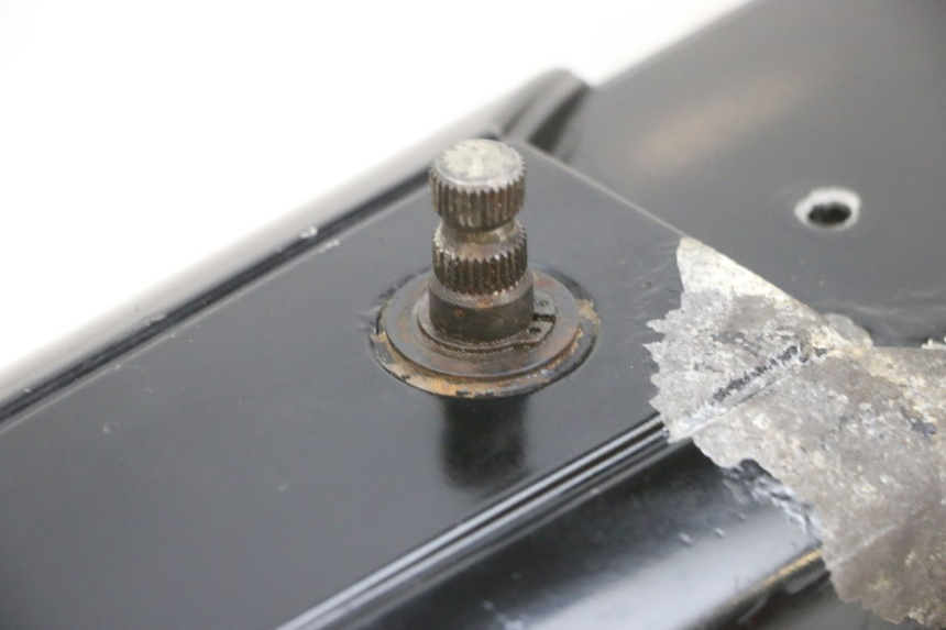 photo de COPERCHIO VARIATORE YAMAHA NEOS NEO'S 4T 50 (2008 - 2016) - Dettagli dei punti di fissaggio