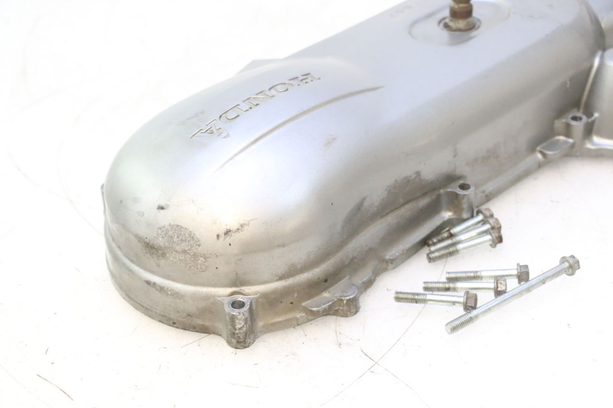 photo de COPERCHIO VARIATORE HONDA SCV LEAD 100 (2003 - 2007) - Primo piano tecnico