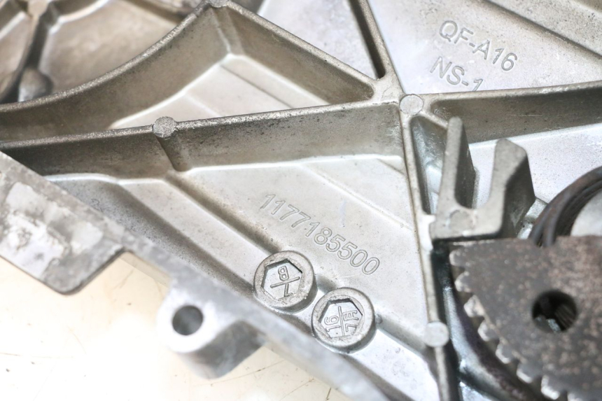 photo de COPERCHIO VARIATORE PEUGEOT VIVACITY NEW 2T 50 (2008 - 2017) - Primo piano tecnico