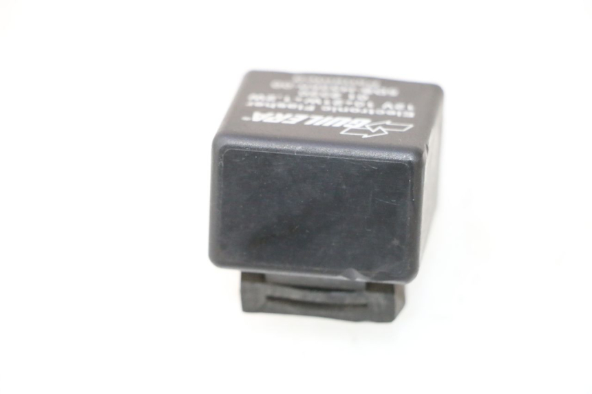 photo de RELE' FRECCE YAMAHA YP MAJESTY 125 (1998 - 2001) - Altra angolazione