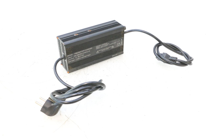 photo de CARICA BATTERIA BAIKU SAKURA 1 (2021 - 2025) - Altra vista dell'articolo