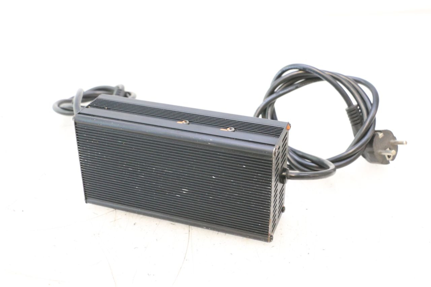photo de CARICA BATTERIA BAIKU SAKURA 1 (2021 - 2025) - Caratteristiche distintive