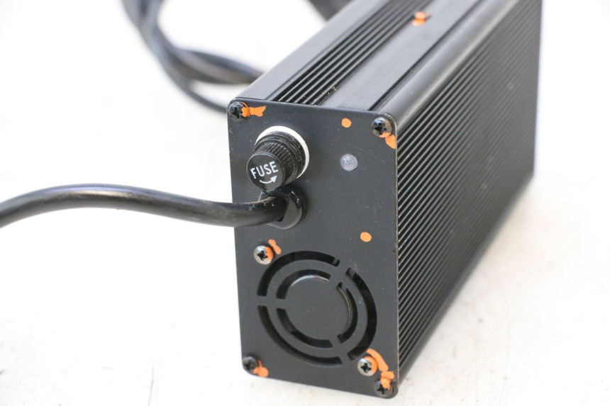 photo de CARICA BATTERIA BAIKU SAKURA 1 (2021 - 2025) - Dettagli dei punti di fissaggio
