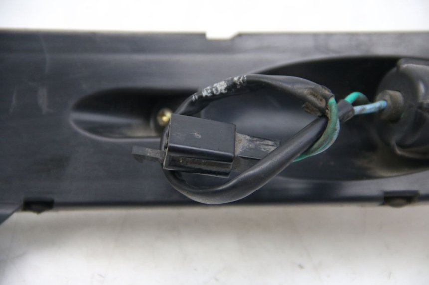 photo de FANALE POSTERIORE DESTRO ECCITY ARTELEC 670 1 (2013 - 2017) - Stato della superficie e materiale