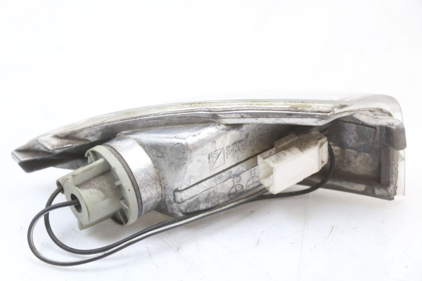 photo de FANALE POSTERIORE DESTRO PIAGGIO FLY 2T 50 (2004 - 2017) - Primo piano tecnico