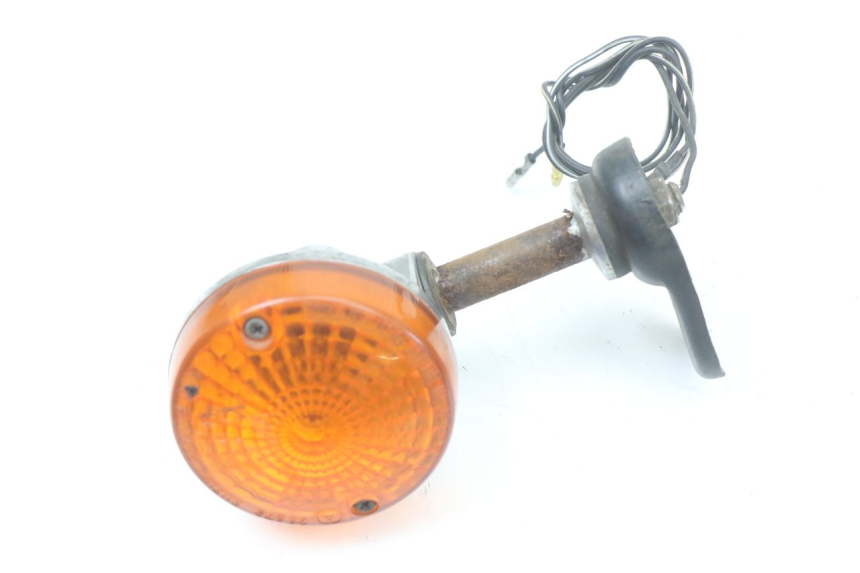 photo de FRECCE DESTRA POSTERIORE SUZUKI GN 125 (1997 - 2000) - Dettaglio del componente