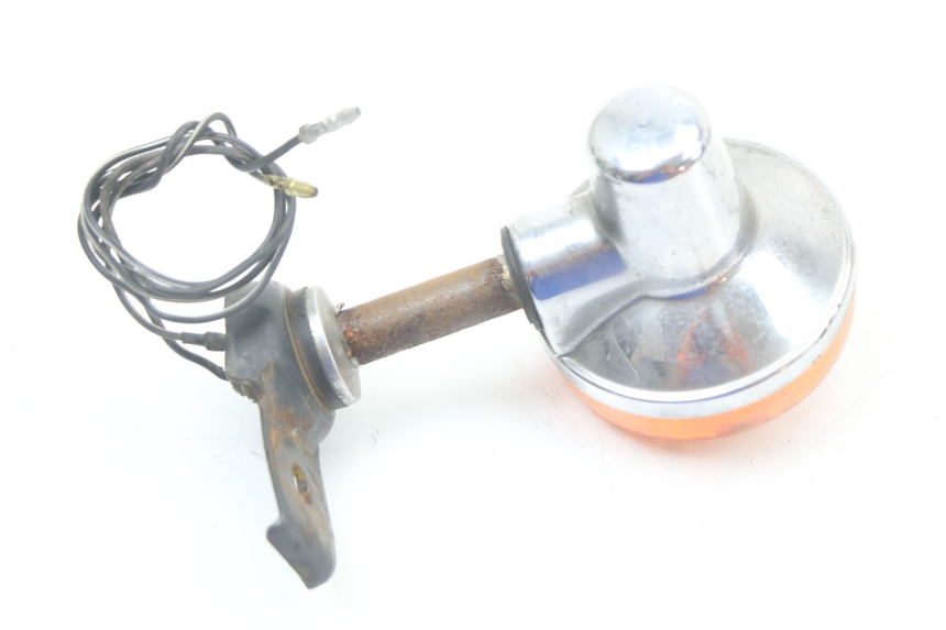 photo de FRECCE DESTRA POSTERIORE SUZUKI GN 125 (1997 - 2000) - Primo piano tecnico