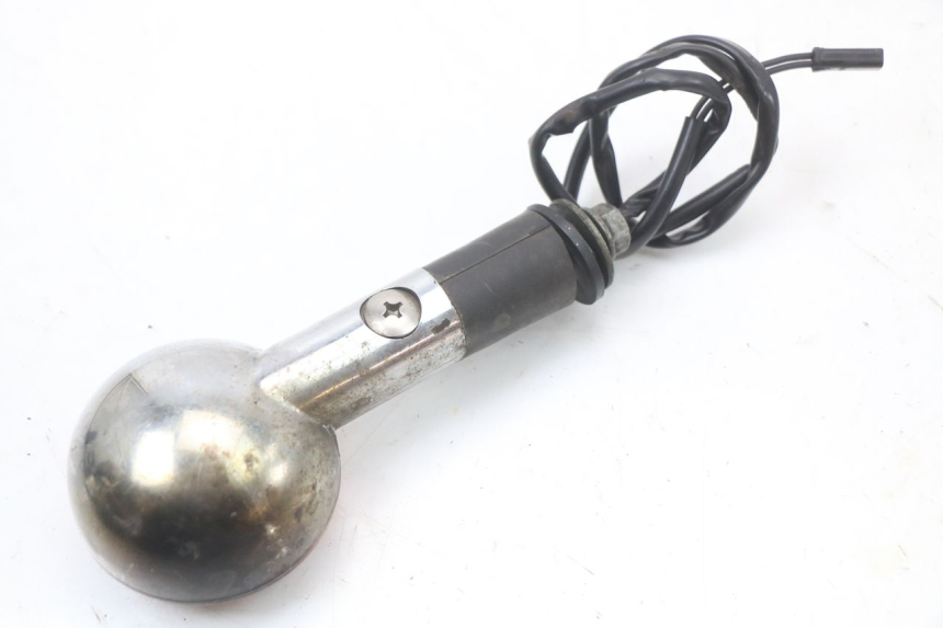 photo de FRECCE DESTRA POSTERIORE SUZUKI GZ MARAUDER 125 (1998 - 2004) - Primo piano tecnico