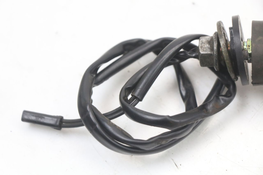 photo de FRECCE DESTRA POSTERIORE SUZUKI GZ MARAUDER 125 (1998 - 2004) - Dettagli dei punti di fissaggio