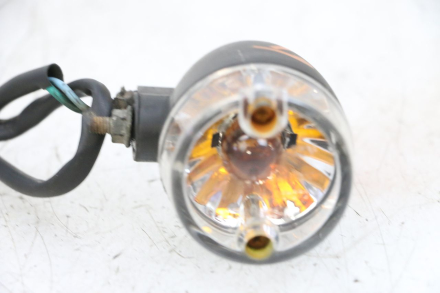 photo de FRECCE DESTRA POSTERIORE SYM ORBIT 2 4T 50 (2008 - 2017) - Primo piano tecnico