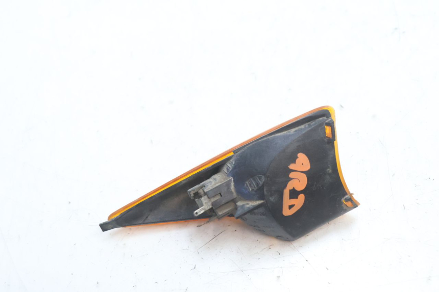 photo de FRECCE DESTRA POSTERIORE PEUGEOT SPEEDFIGHT LC 50 (1996 - 2002) - Primo piano tecnico