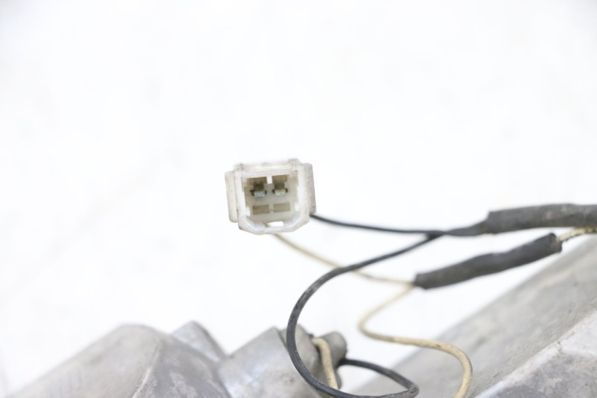 photo de FANALE POSTERIORE DESTRO PIAGGIO X8 125 (2004 - 2007) - Zoom sullo stato d'uso