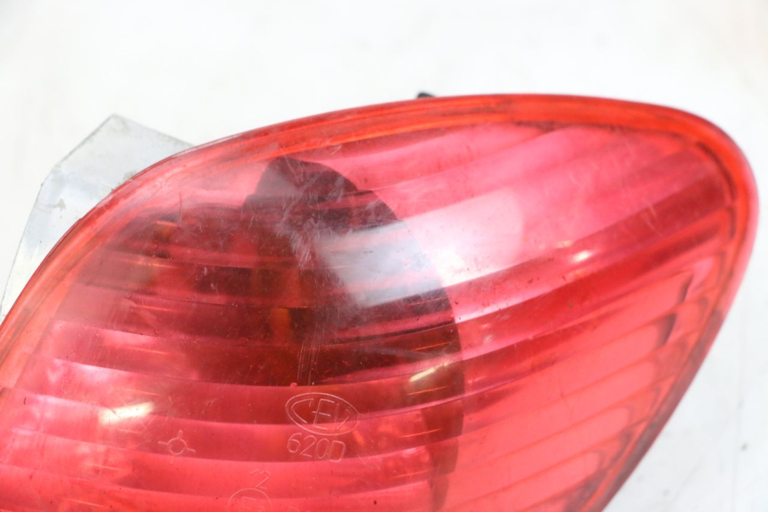 photo de FANALE POSTERIORE DESTRO PIAGGIO X9 125 (2000 - 2003) - Zoom sullo stato d'uso