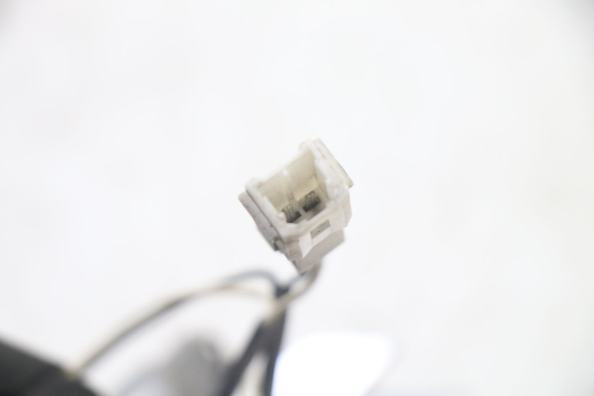 photo de CLIGNOTANTE POSTERIORE DESTRA PIAGGIO XEVO - X EVO 125 (2007 - 2017) - Dettagli dei punti di fissaggio