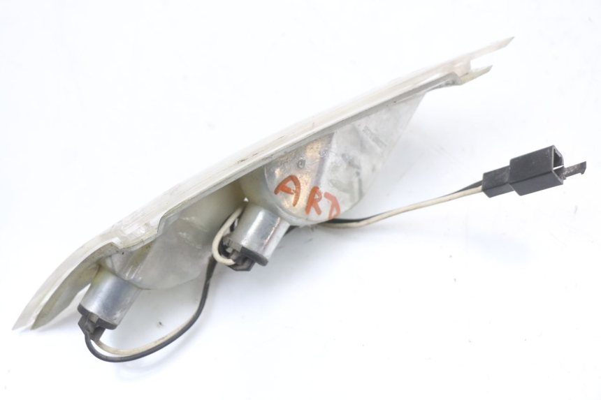 photo de FANALE POSTERIORE DESTRO PIAGGIO ZIP 2T 50 (2009 - 2019) - Stato della superficie e materiale