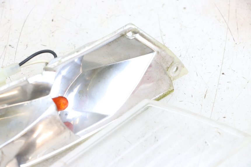 photo de FANALE POSTERIORE DESTRO PIAGGIO ZIP 2T 50 (2009 - 2019) - Caratteristiche distintive