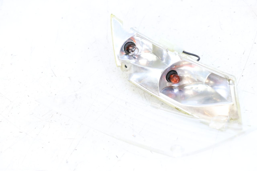 photo de FANALE POSTERIORE DESTRO PIAGGIO ZIP 2T 50 (2009 - 2019) - Stato della superficie e materiale