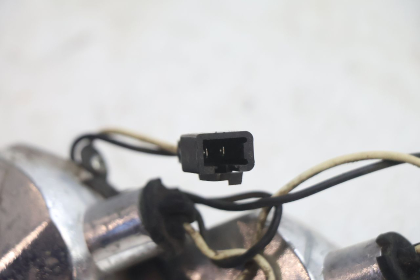 photo de FANALE POSTERIORE DESTRO PIAGGIO ZIP 4T 50 (2018 - 2020) - Stato della superficie e materiale
