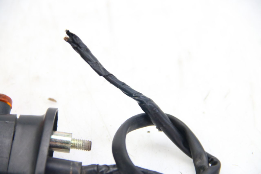 photo de FANALE POSTERIORE DESTRO KAWASAKI ZX-6R ZX6R 600 (1995 - 1997) - Stato della superficie e materiale