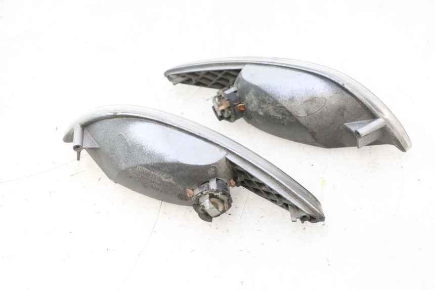 photo de FANALE POSTERIORE PEUGEOT ELYSTAR 50 (2002 - 2014) - Dettagli dei punti di fissaggio