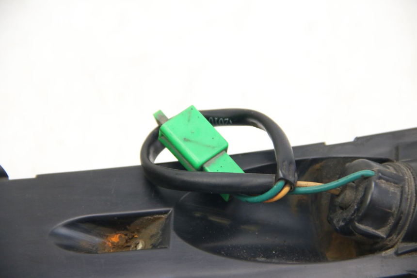 photo de CLIGNOTANTE POSTERIORE SINISTRA ECCITY ARTELEC 670 1 (2013 - 2017) - Dettagli dei punti di fissaggio