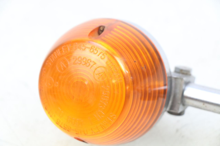 photo de CLIGNOTANTE POSTERIORE SINISTRA HONDA CM 125 (1983 - 2003) - Dettagli dei punti di fissaggio