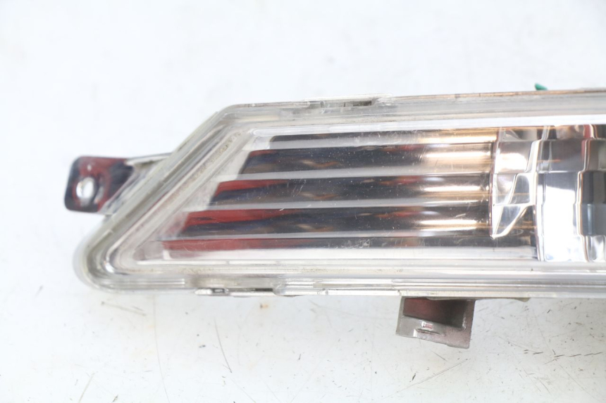 photo de CLIGNOTANTE POSTERIORE SINISTRA PEUGEOT GEOPOLIS 400 (2007 - 2013) - Primo piano tecnico