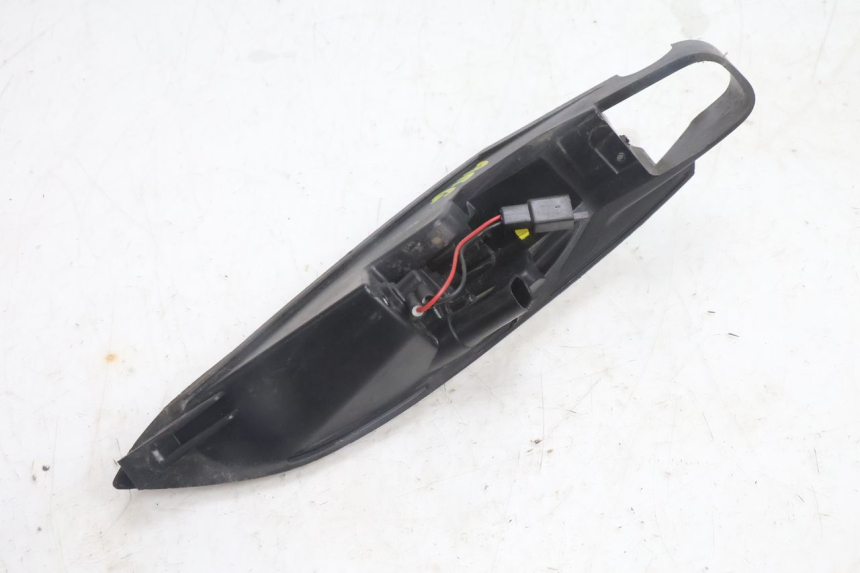 photo de FRECCE SINISTRO POSTERIORE PEUGEOT SATELIS 125 (2013 - 2018) - Primo piano tecnico