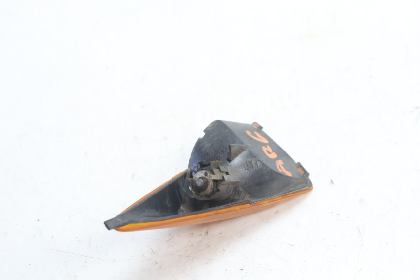 photo de FRECCE SINISTRO POSTERIORE PEUGEOT SPEEDFIGHT LC 50 (1996 - 2002) - Primo piano tecnico