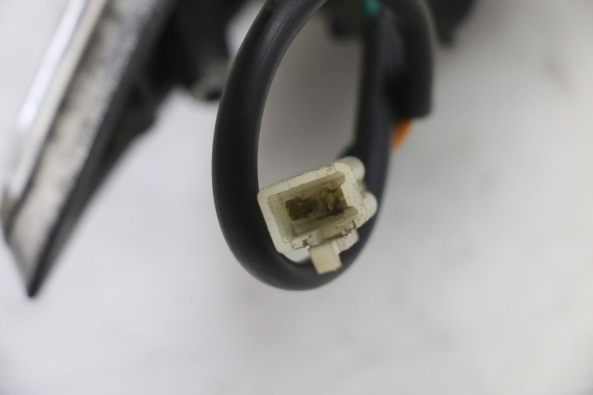 photo de FANALE POSTERIORE SINISTRO SYM FIDDLE 3 III 125 (2014 - 2020) - Dettagli dei punti di fissaggio