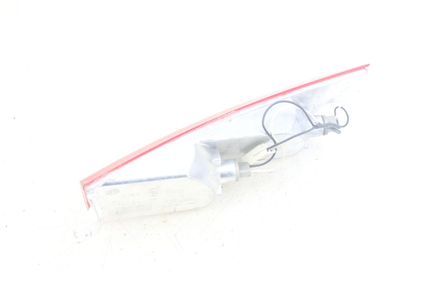 photo de FANALE POSTERIORE SINISTRO PIAGGIO X8 125 (2004 - 2007) - Primo piano tecnico